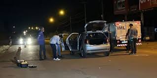 Passageiro e motorista de carro são atingidos por tiros na BR-010