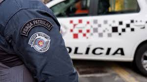 Homem é esfaqueado no pescoço ao sair para cobrar dívida, diz PM