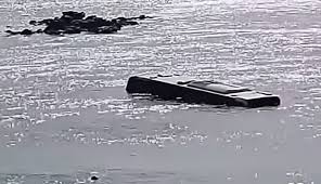 Ônibus de turismo cai no Rio Tocantins com 48 pessoas, motorista morre afogado