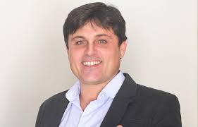 Prefeito nomeia esposa, cunhada e parentes de vereadores da base aliada; MPE vê caso como nepotismo