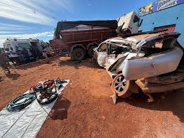 Motorista morre após colisão entre carro e veículo pesado na BR-010