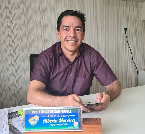 Prefeito de São Miguel é alvo de medida protetiva após denúncia da ex-companheira