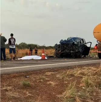 Colisão entre caminhonete e caminhão deixa homem de 52 anos morto na TO-373, em Araguaçu