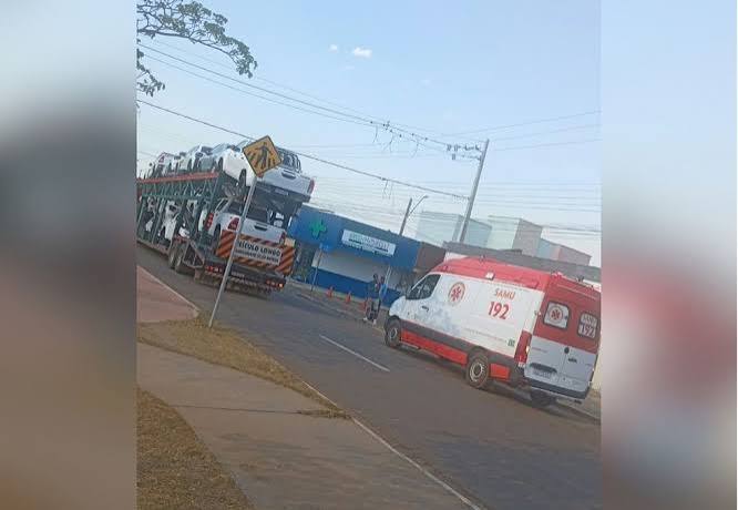 Motorista tenta retirar fiação presa a carro em cegonha e morre eletrocutado no TO