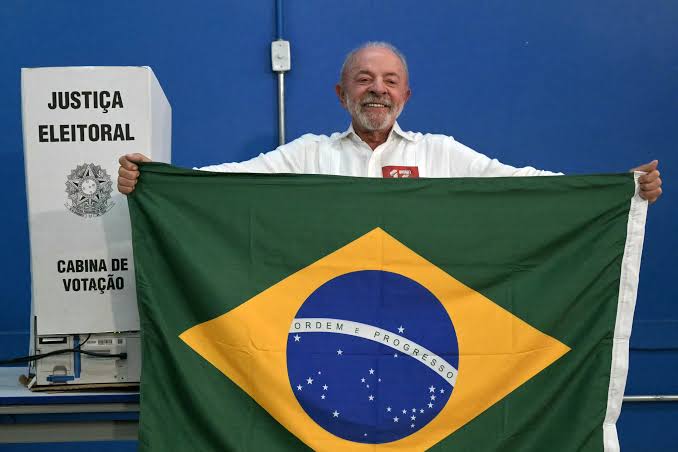 Histórico: Lula é reeleito presidente da República com mais de 51% dos votos